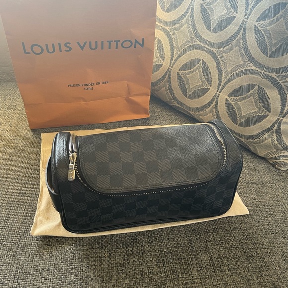 Louis Vuitton Other - Authentic Men’s Louis Vuitton damier toiletry bag